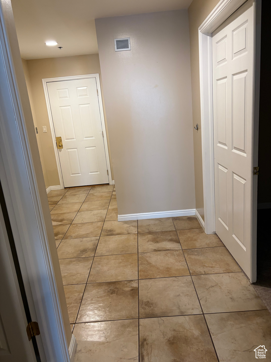 AMERICAN TOWERS NORTH TOWER - Residential