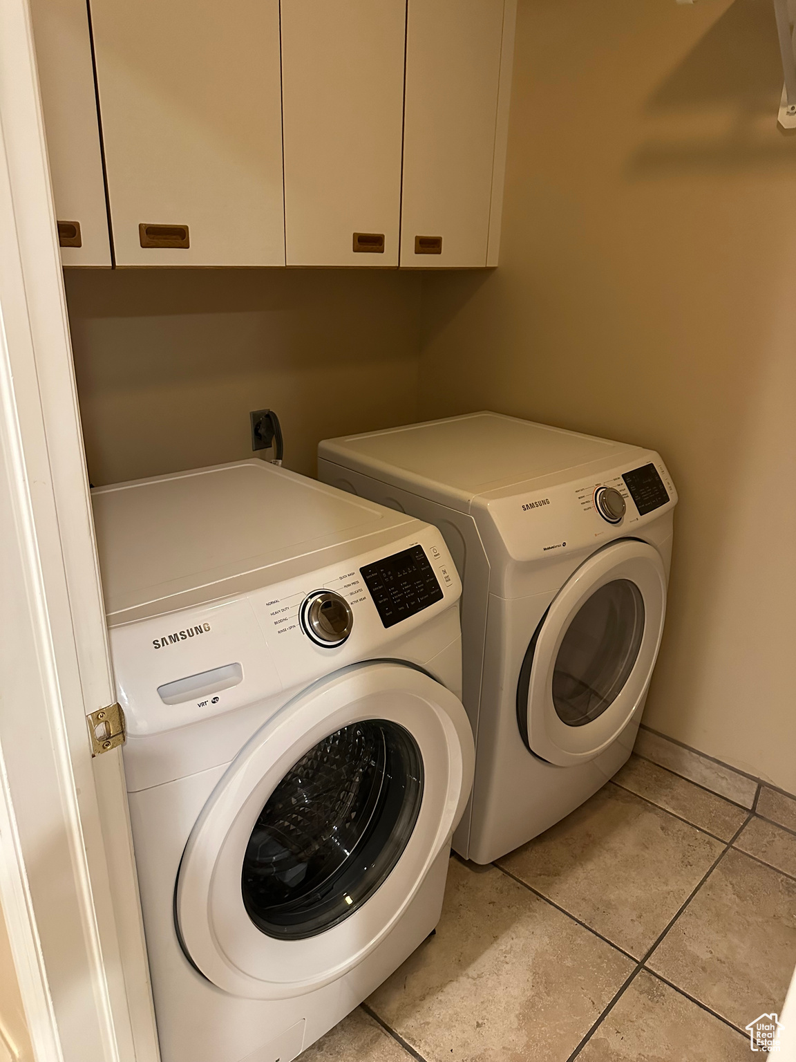 AMERICAN TOWERS NORTH TOWER - Residential