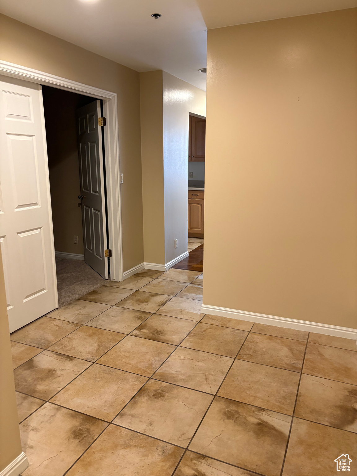 AMERICAN TOWERS NORTH TOWER - Residential