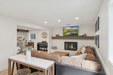 Tiny photo for 6877 PINEVIEW CIR, Salt Lake City, UT 84121 (MLS # 2139827)