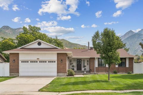 Tiny photo for 6877 PINEVIEW CIR, Salt Lake City, UT 84121 (MLS # 2139827)