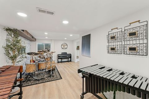 Tiny photo for 6877 PINEVIEW CIR, Salt Lake City, UT 84121 (MLS # 2139827)