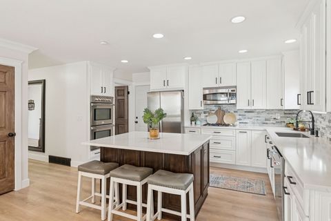 Tiny photo for 6877 PINEVIEW CIR, Salt Lake City, UT 84121 (MLS # 2139827)