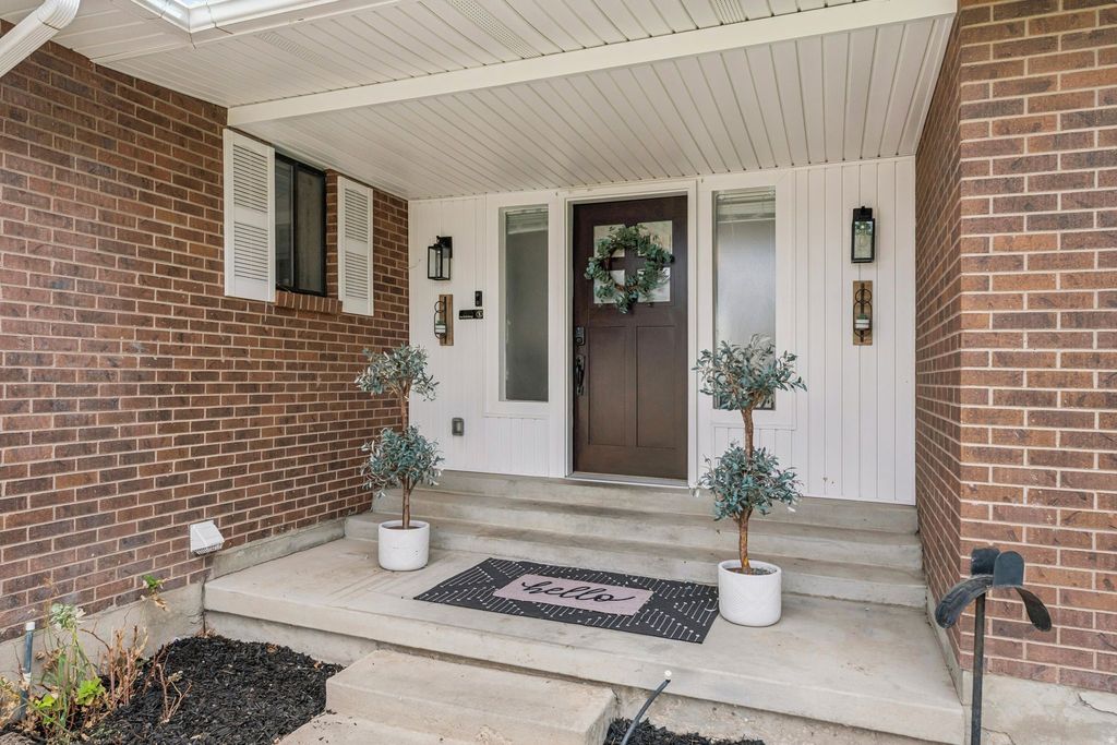 Photo of 6877 PINEVIEW CIR, Salt Lake City, UT 84121 (MLS # 2139827)