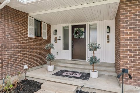 Tiny photo for 6877 PINEVIEW CIR, Salt Lake City, UT 84121 (MLS # 2139827)