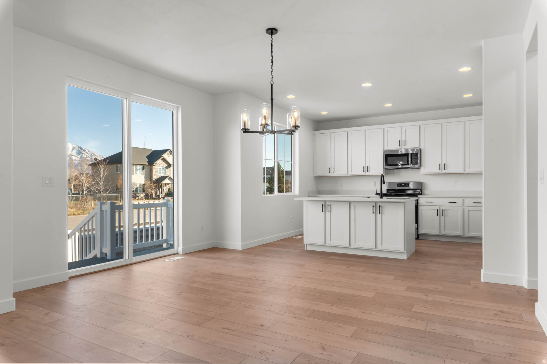 BROADVIEW SHORES 821 - Residential