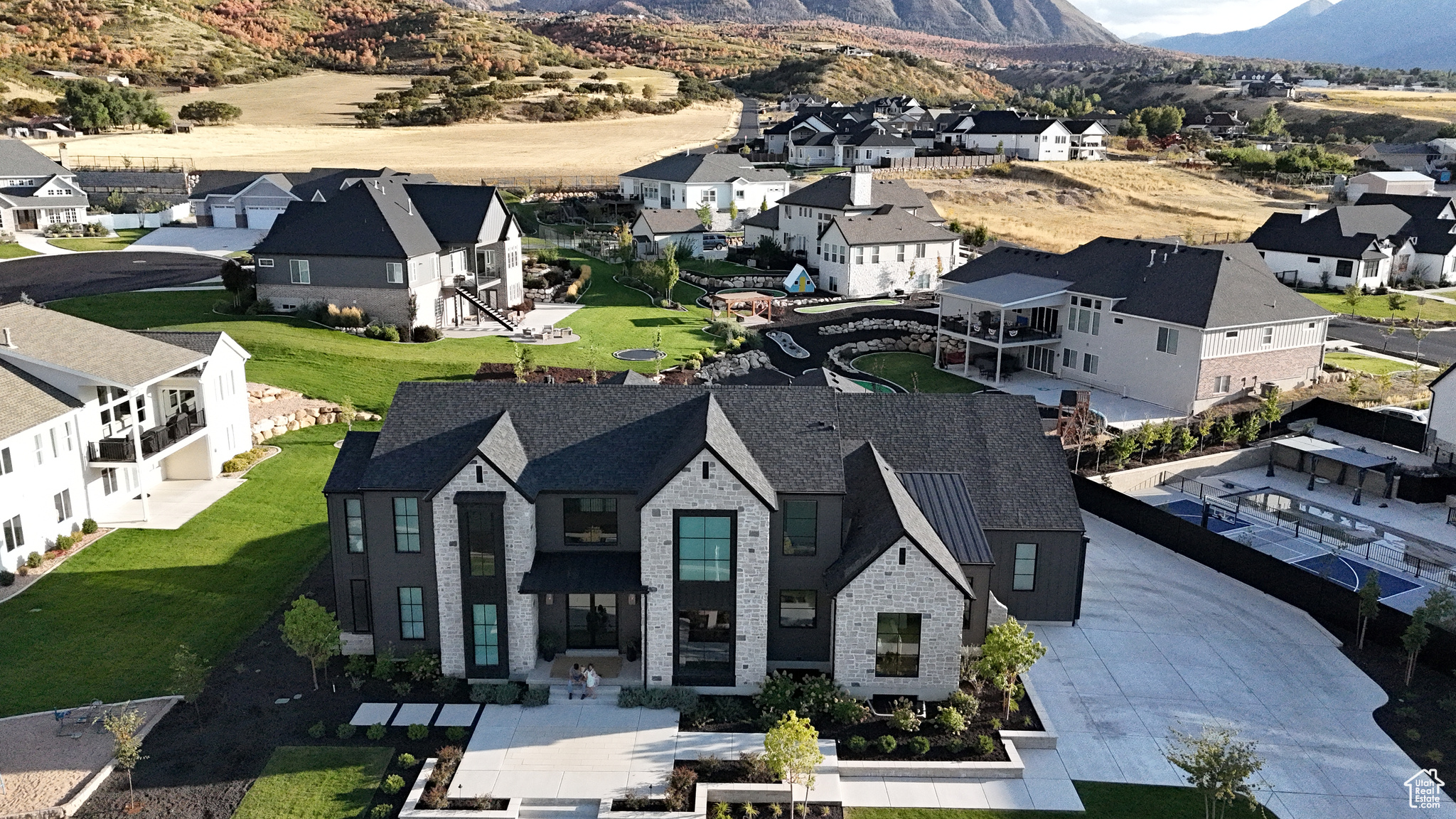 FOUR SEASONS AT WOODLAND HILLS - Residential