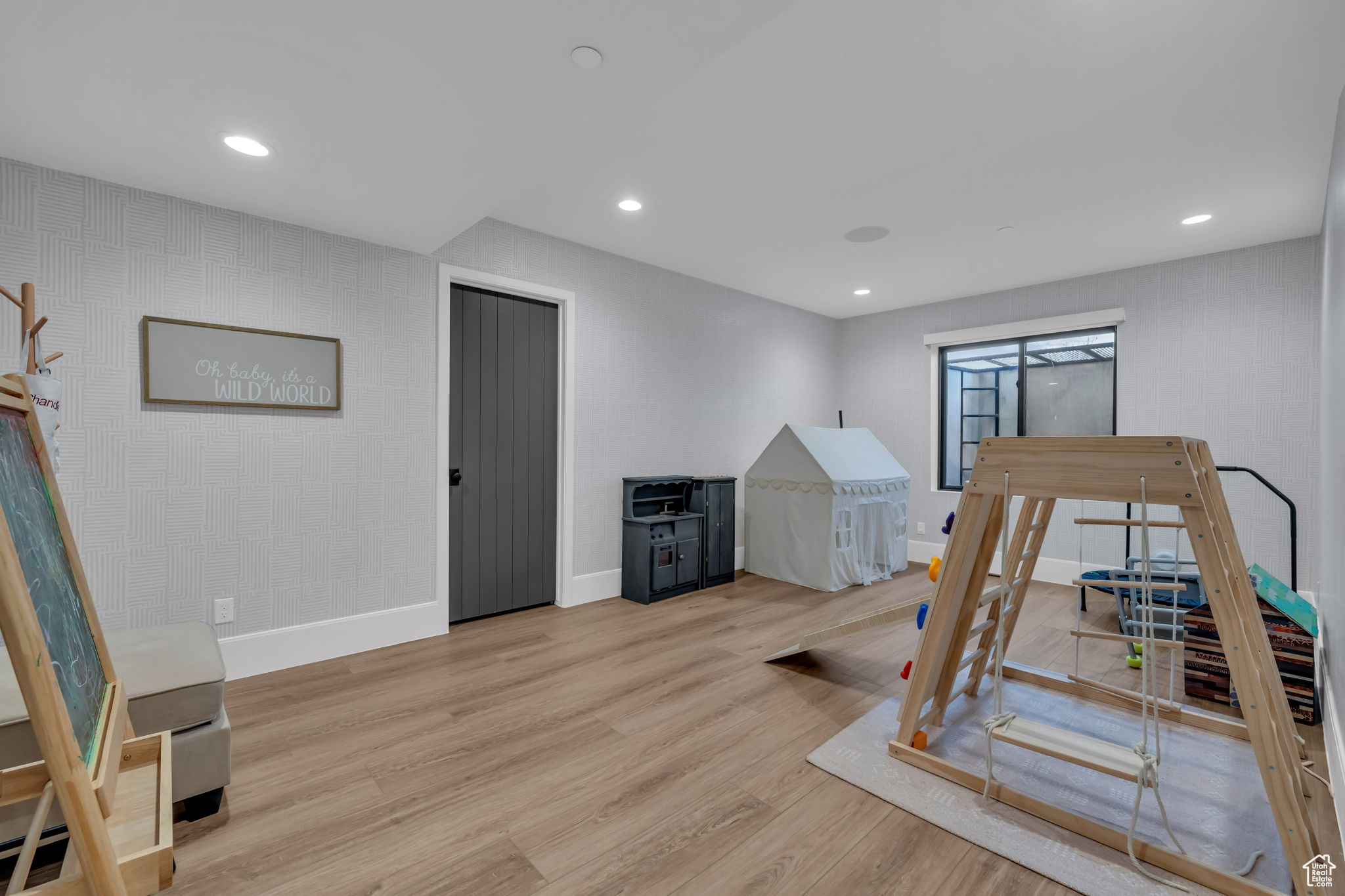 FOUR SEASONS AT WOODLAND HILLS - Residential