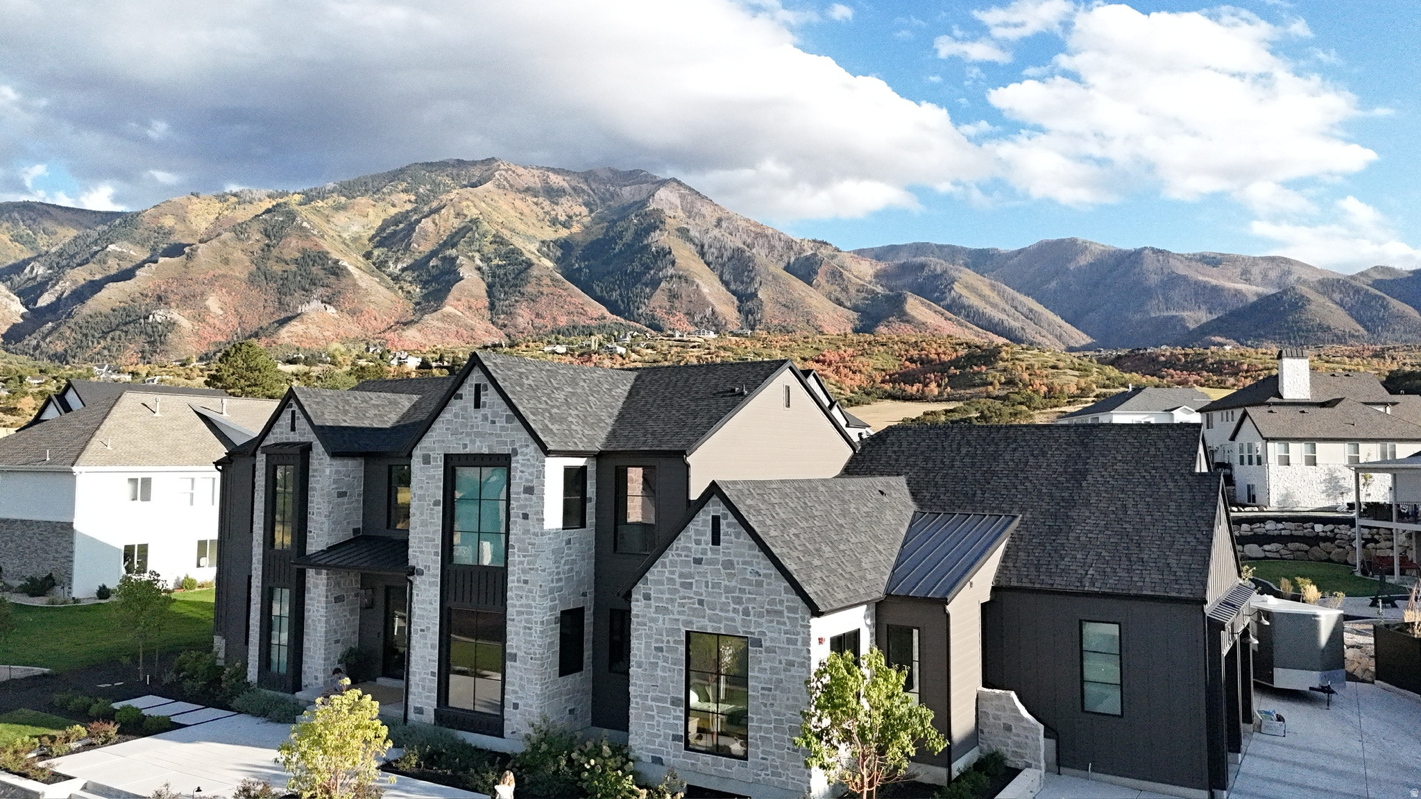 FOUR SEASONS AT WOODLAND HILLS - Residential