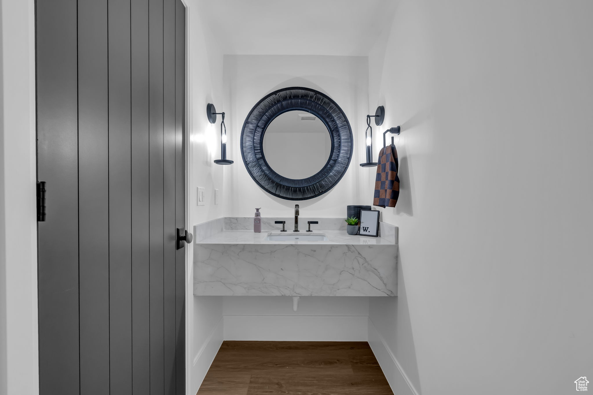 FOUR SEASONS AT WOODLAND HILLS - Residential