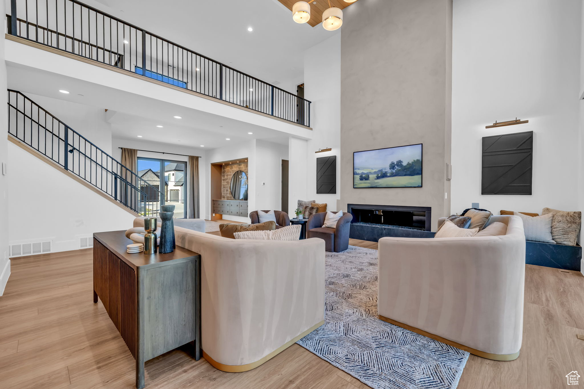 FOUR SEASONS AT WOODLAND HILLS - Residential