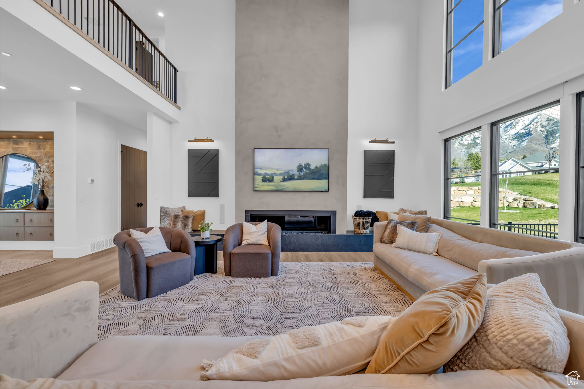 FOUR SEASONS AT WOODLAND HILLS - Residential