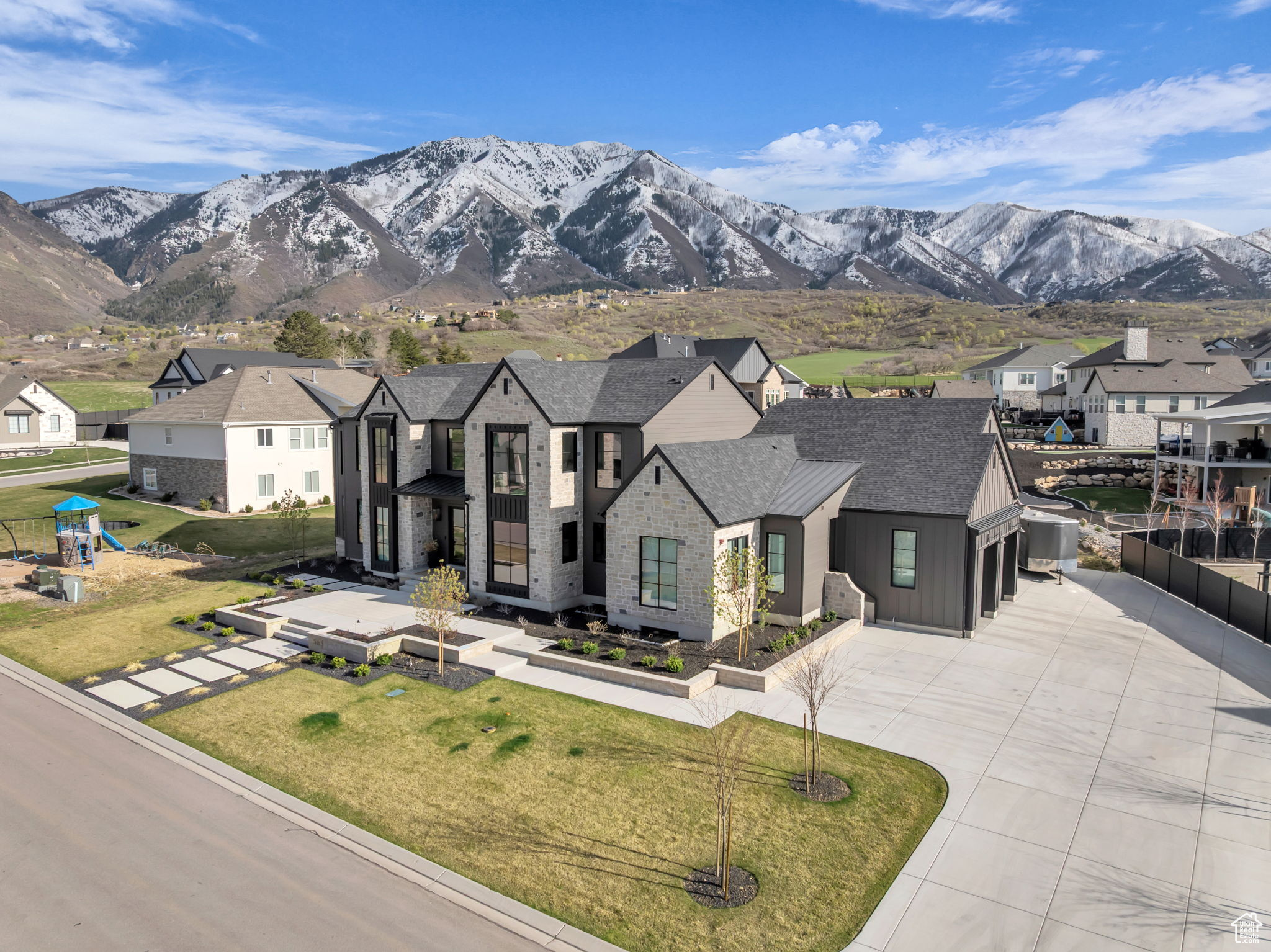 FOUR SEASONS AT WOODLAND HILLS - Residential