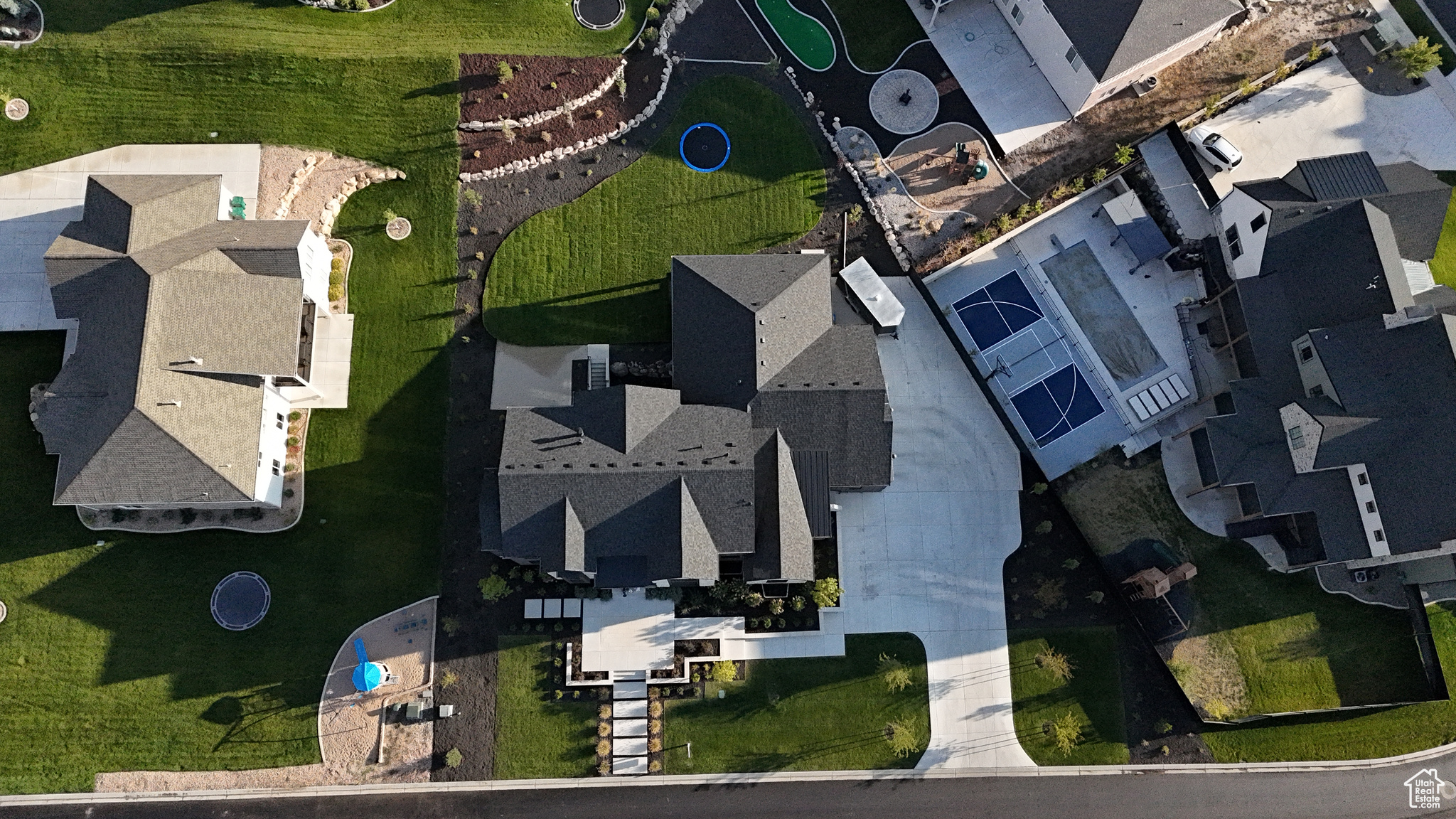 FOUR SEASONS AT WOODLAND HILLS - Residential