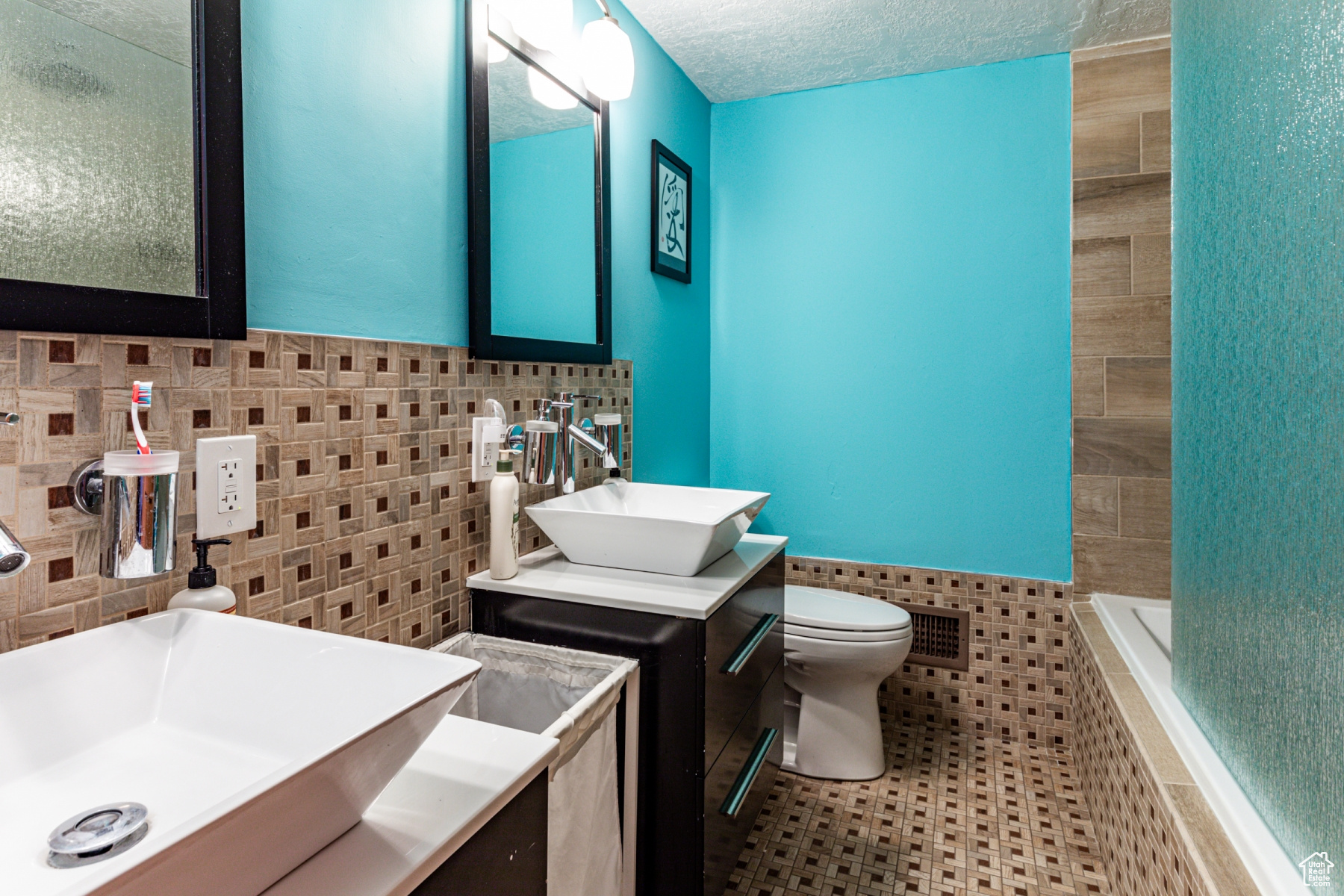ECKER HILL - Residential Lease