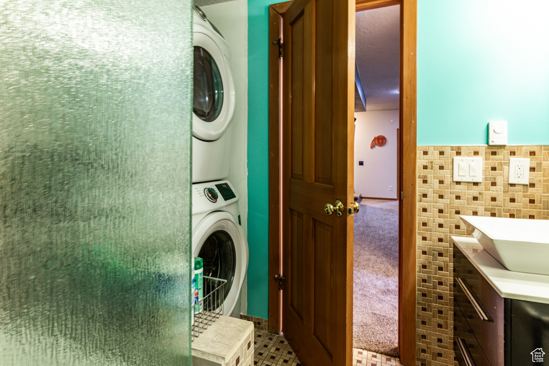 ECKER HILL - Residential Lease