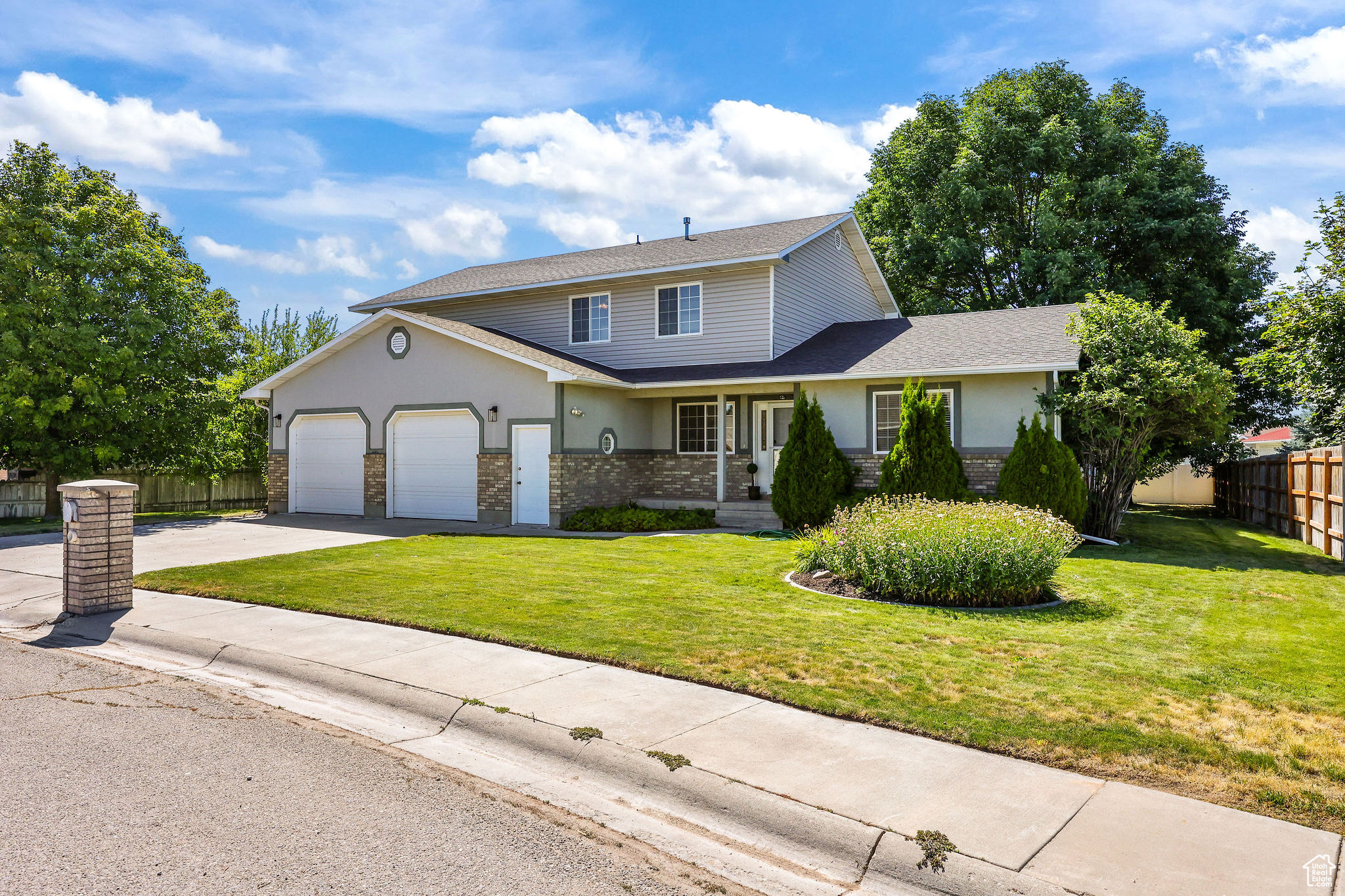 COUNTRY GLUB VILLAGE - Residential