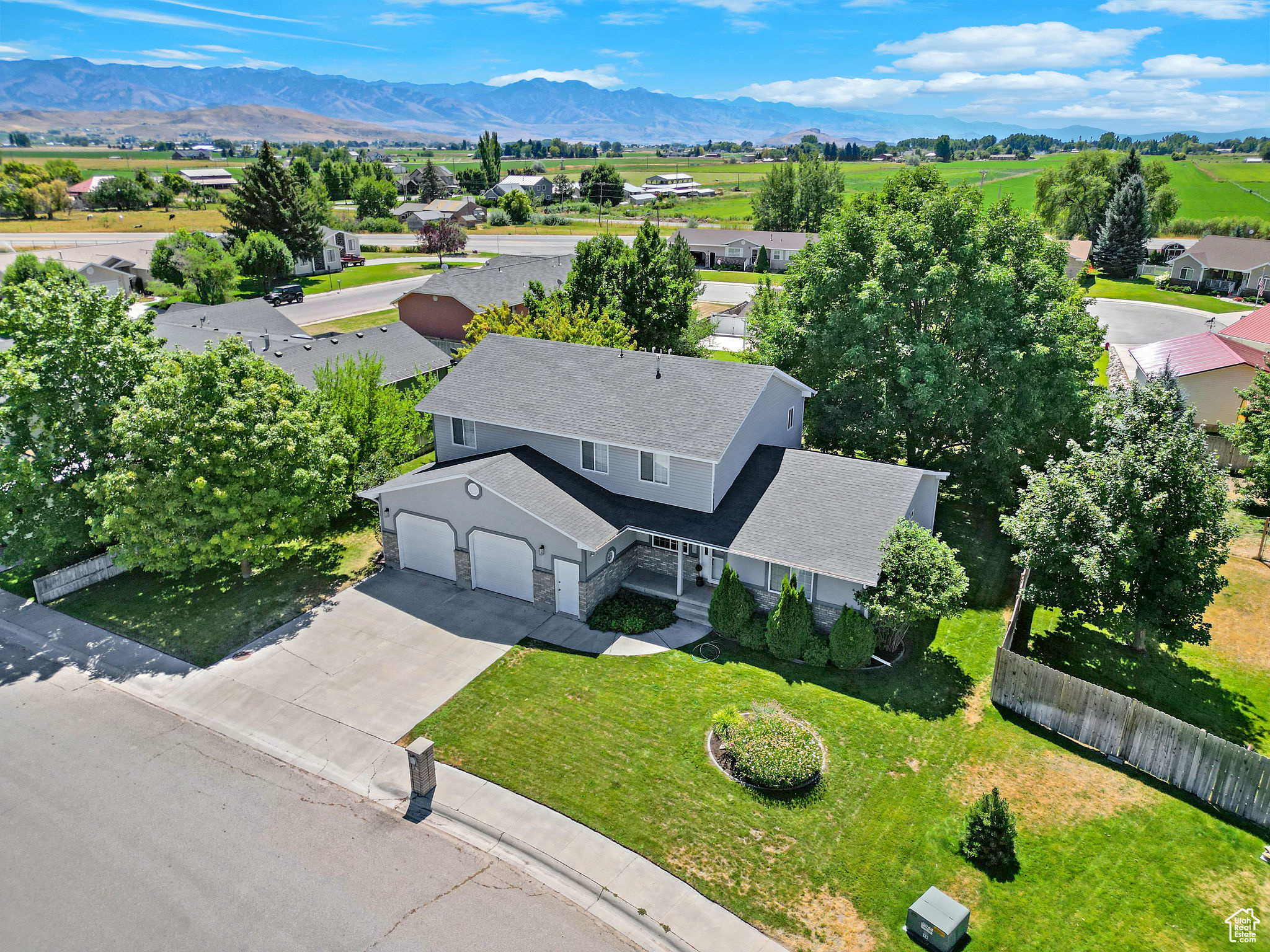 COUNTRY GLUB VILLAGE - Residential
