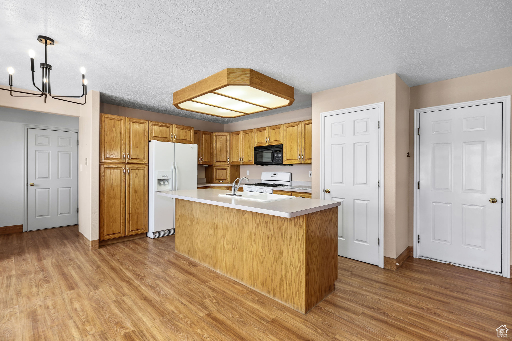 COUNTRY GLUB VILLAGE - Residential