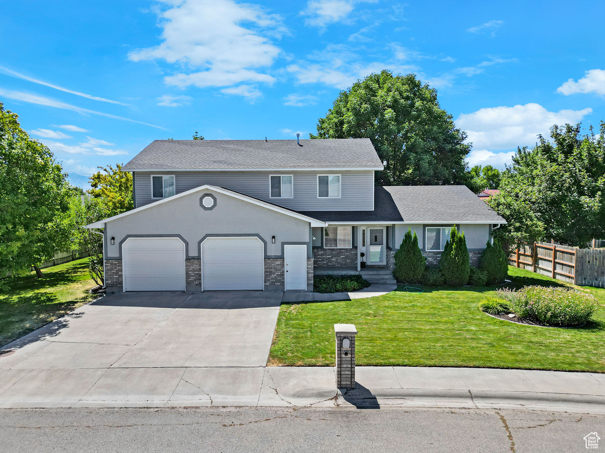 COUNTRY GLUB VILLAGE - Residential