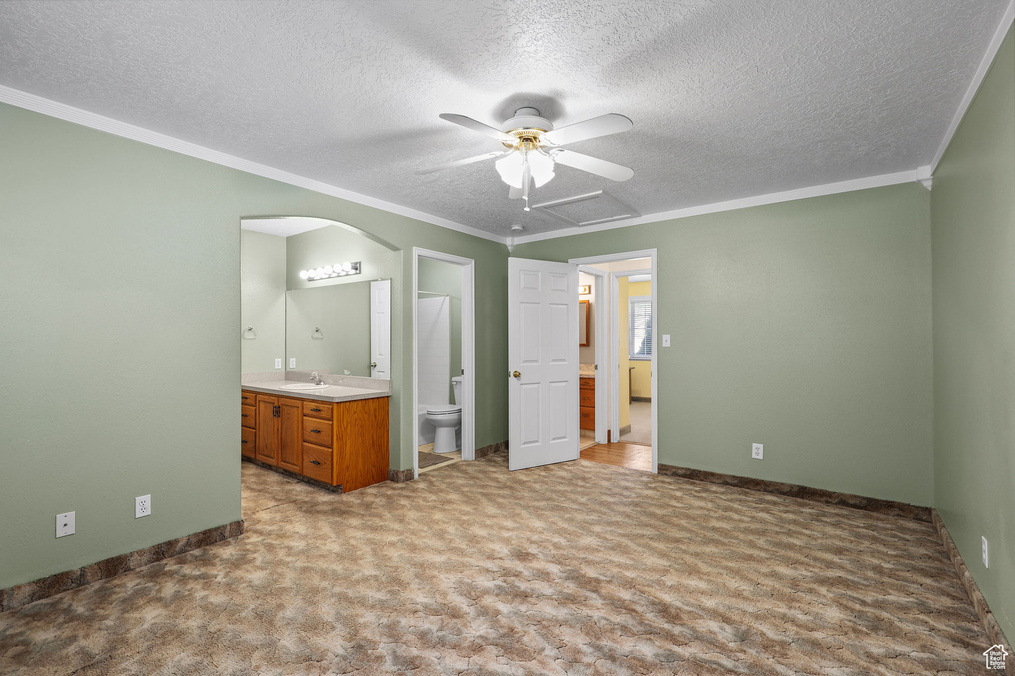 COUNTRY GLUB VILLAGE - Residential