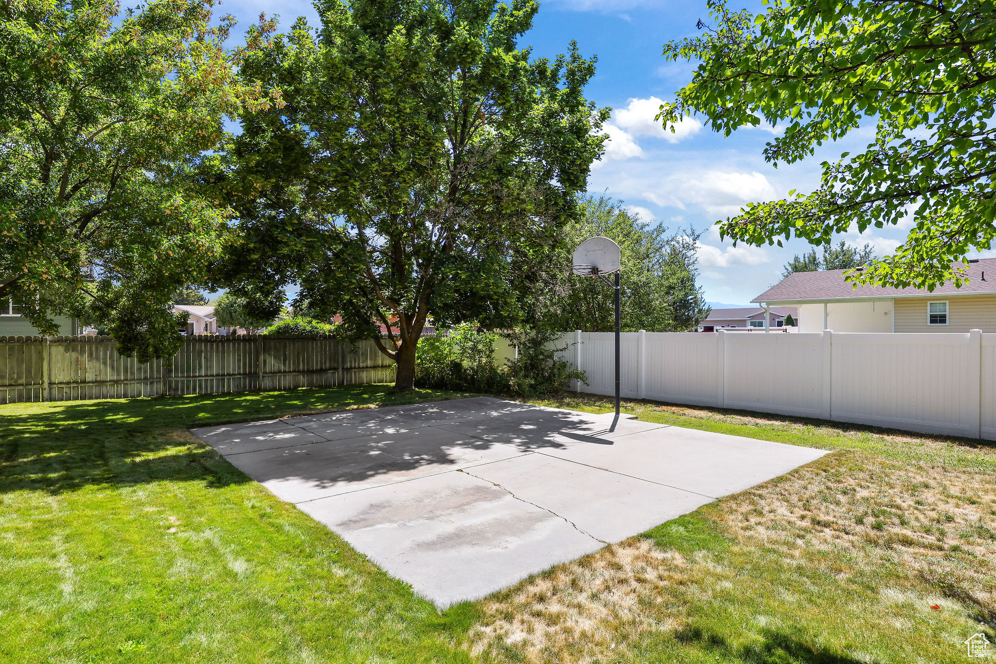COUNTRY GLUB VILLAGE - Residential