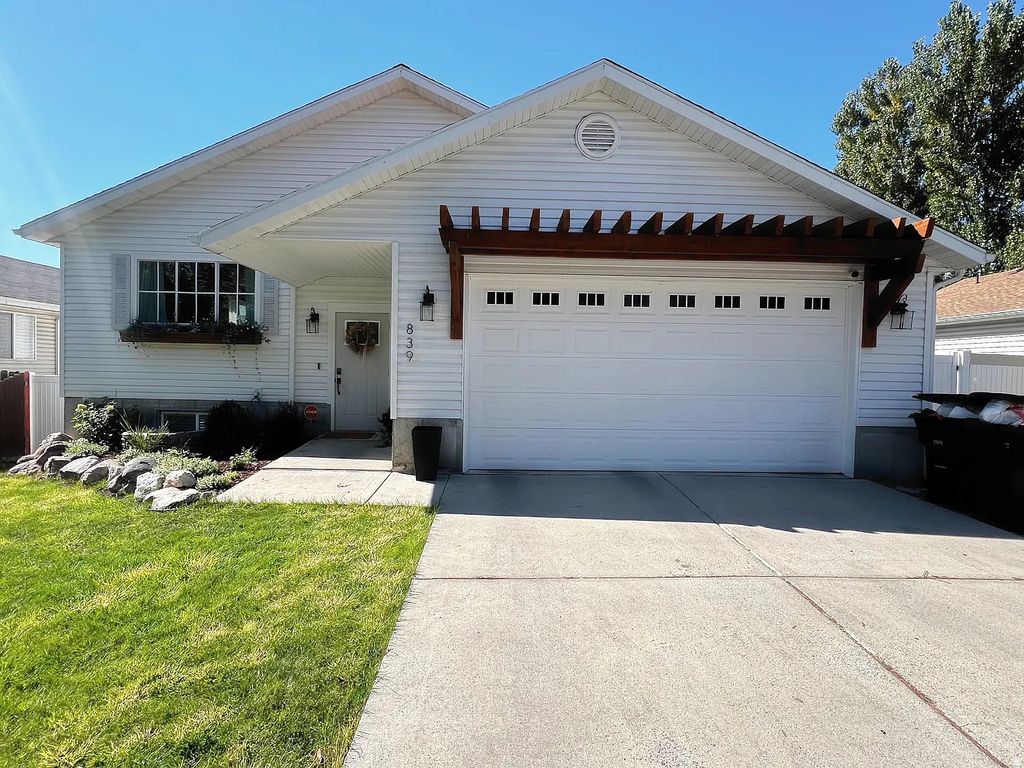 Photo of 839 S 300 W, Logan, UT 84321 (MLS # 2131230)