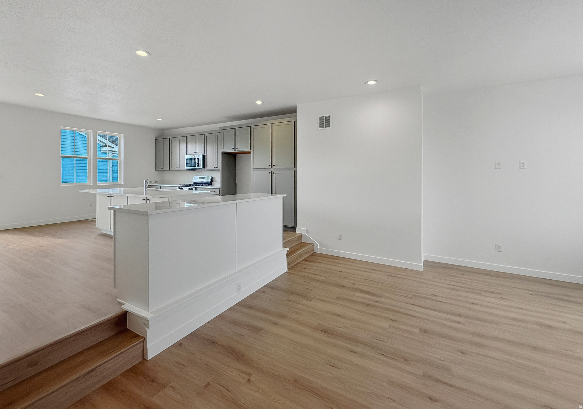 DAYBREAK - Residential