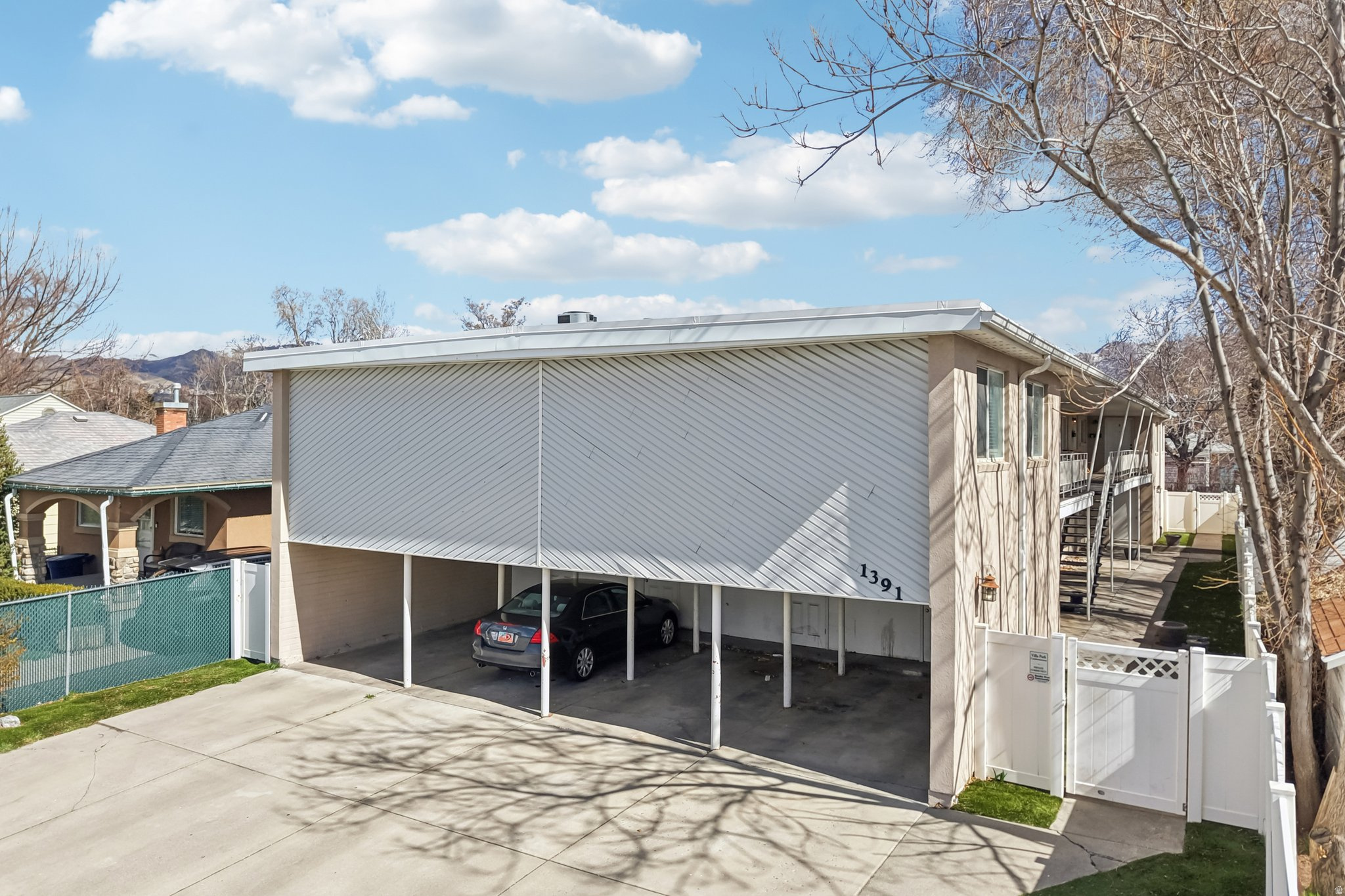 VILLA PARK CONDOMINI - Residential