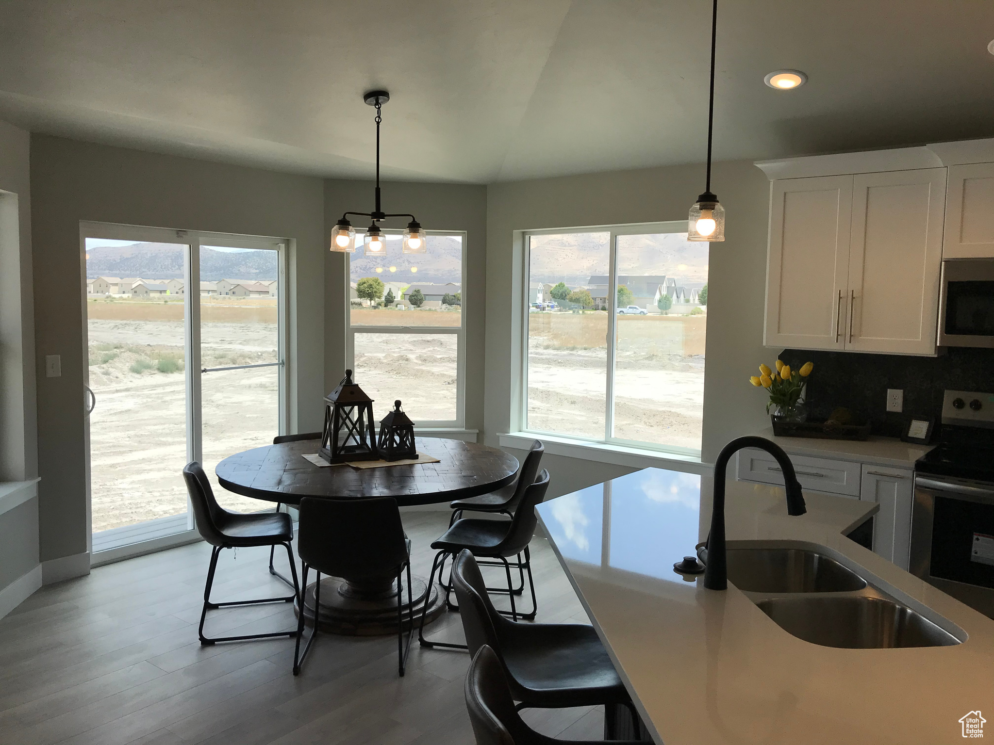 MONA PEAKS - Residential