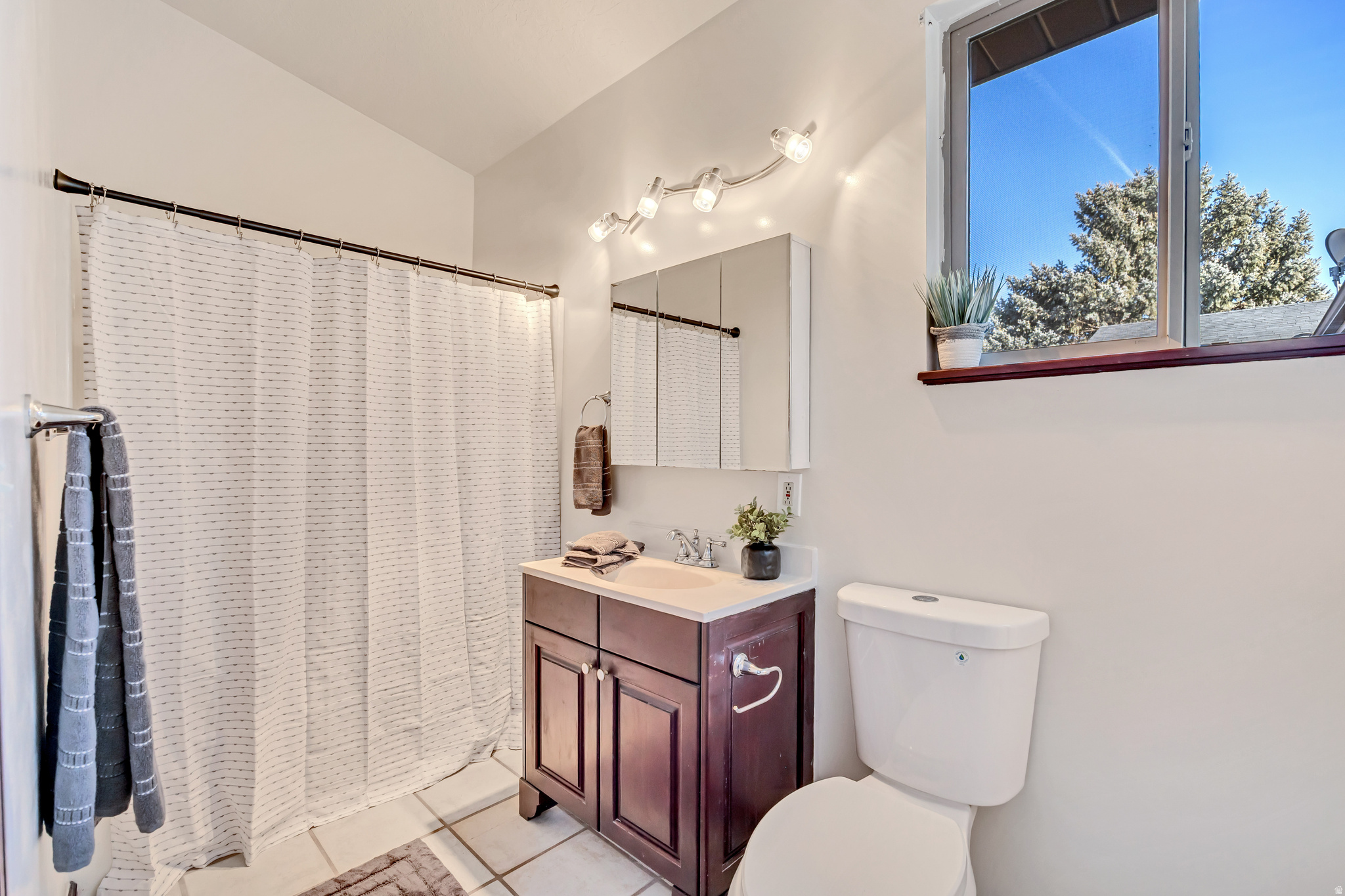 CHATTEL ESTATES - Residential