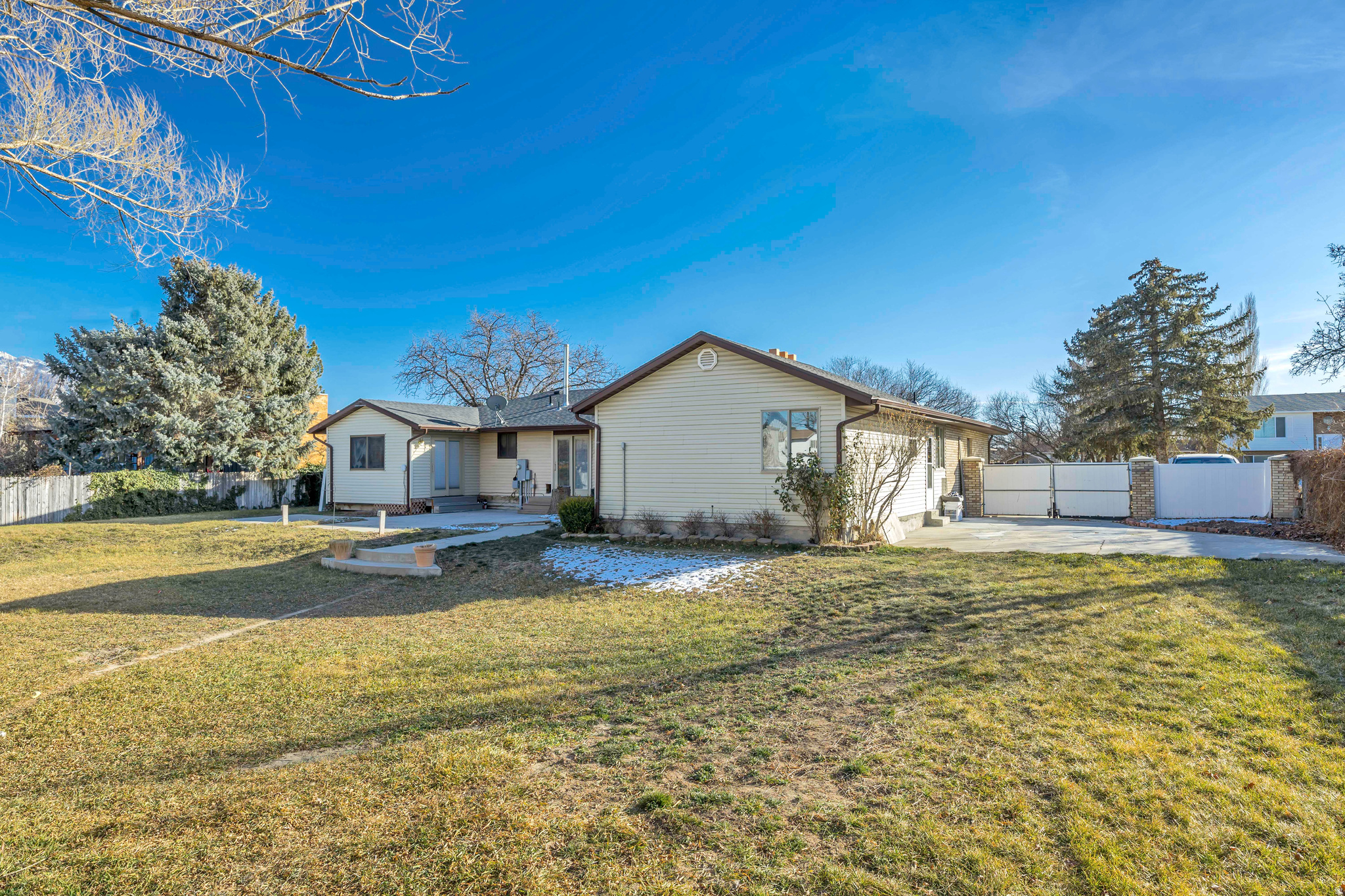 CHATTEL ESTATES - Residential