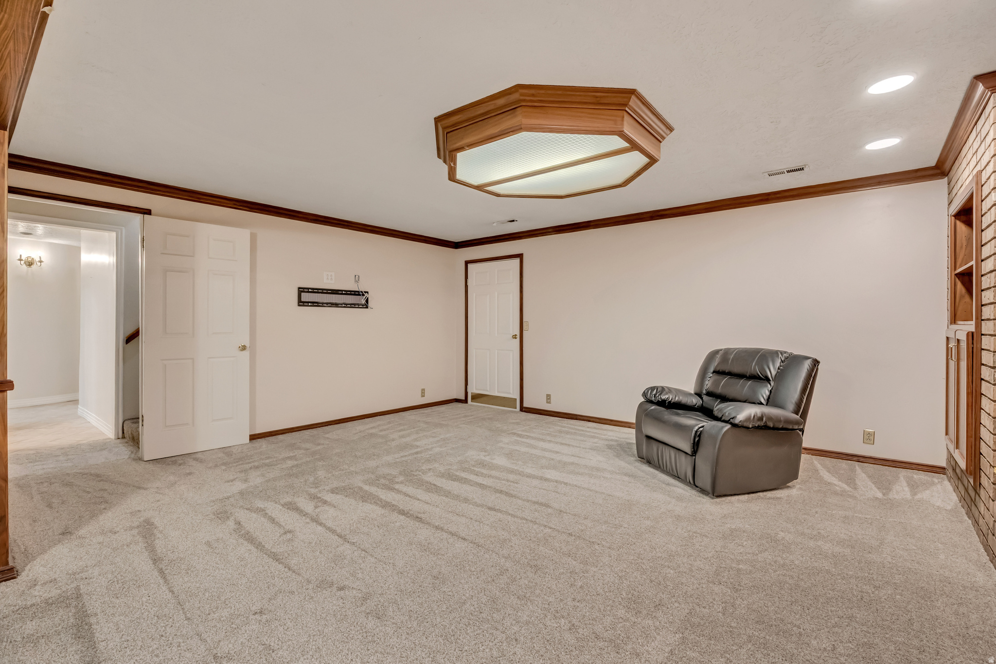 CHATTEL ESTATES - Residential