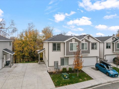 Photo of 645 S PLUM CREEK LN, Ogden, UT 84404 (MLS # 2124353)