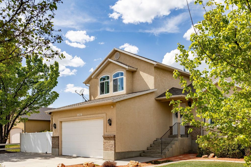 Photo of 5528 W AUGUSTUS WAY, Herriman, UT 84096 (MLS # 2152586)