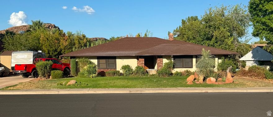 Charming 3 bedroom and 2 bath rambler. Open floor plan in one of the best locations you can find in St. George. BLOOMINGTON!! New roof. New windows. New gutters and fascia. Ready for a new owner to make it their own.