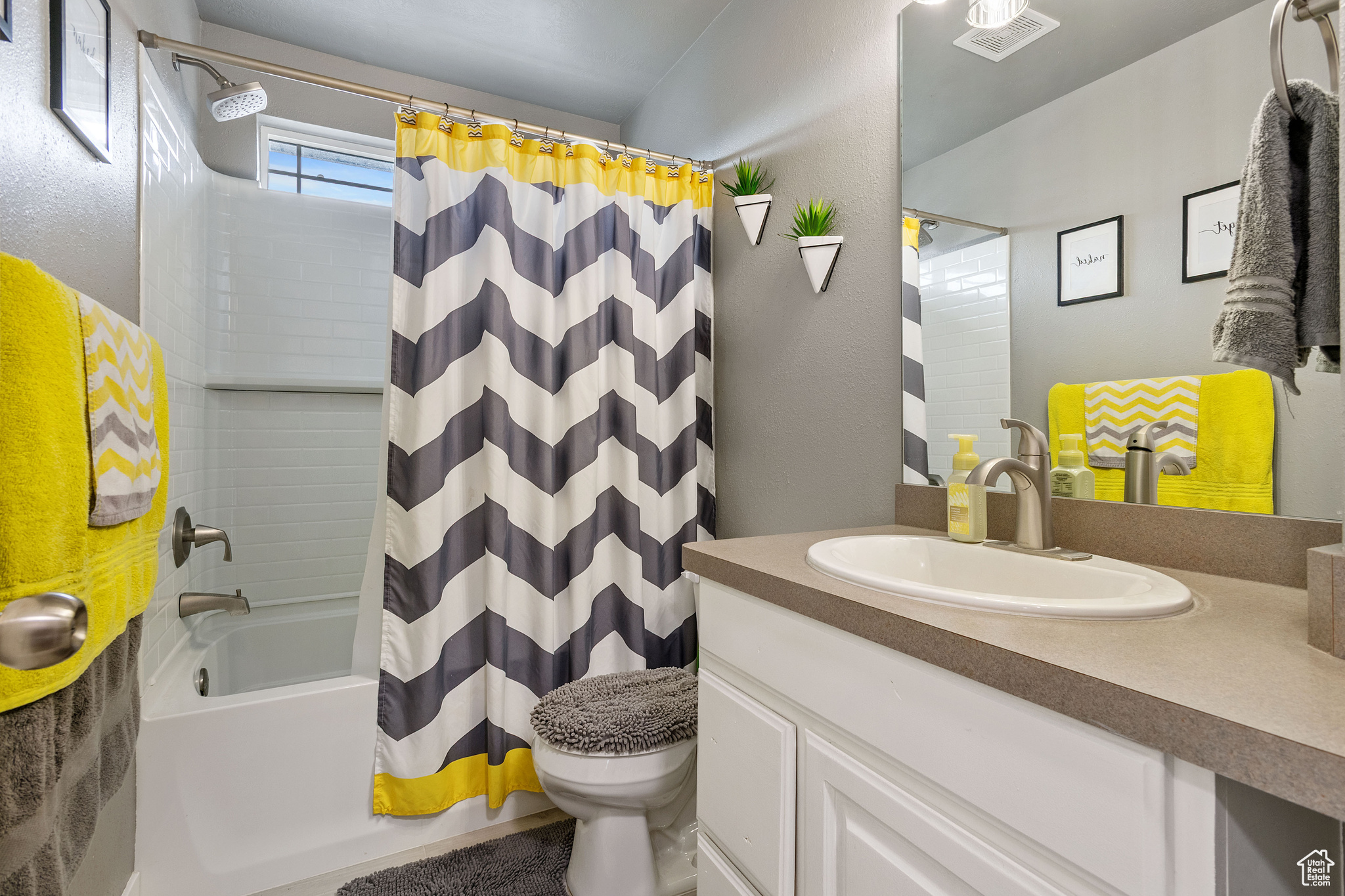 C D C SUBDIVISION OF MAGNA - Residential