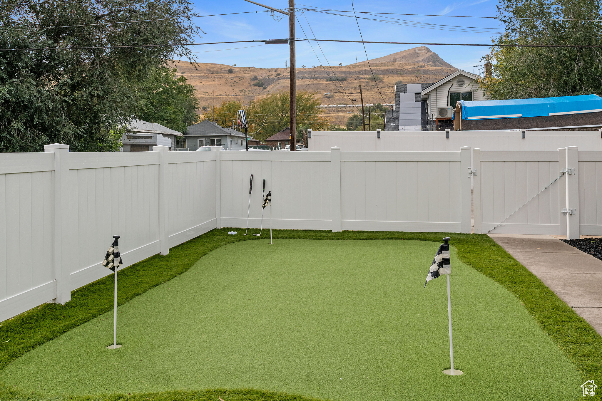 C D C SUBDIVISION OF MAGNA - Residential