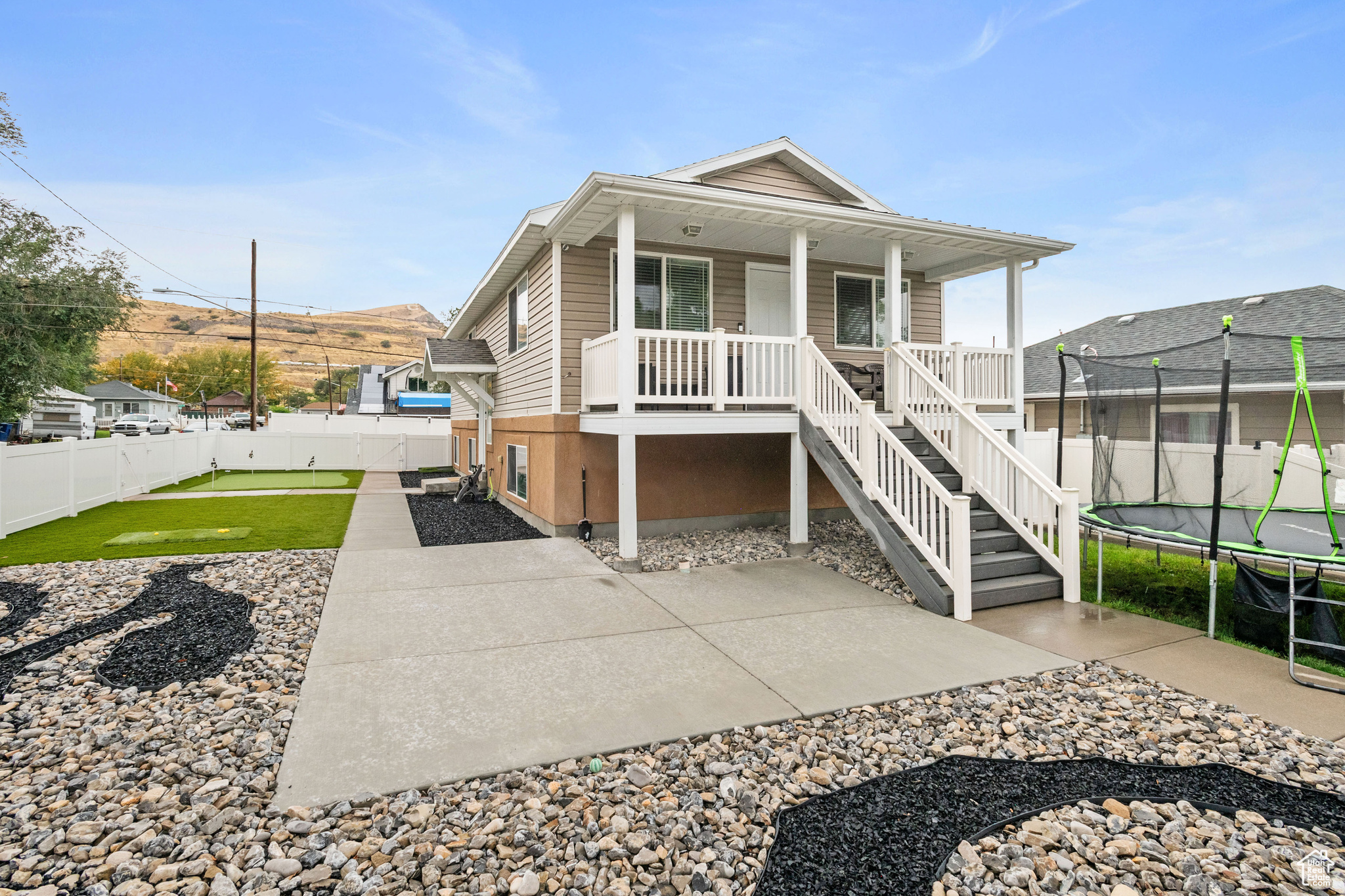 C D C SUBDIVISION OF MAGNA - Residential