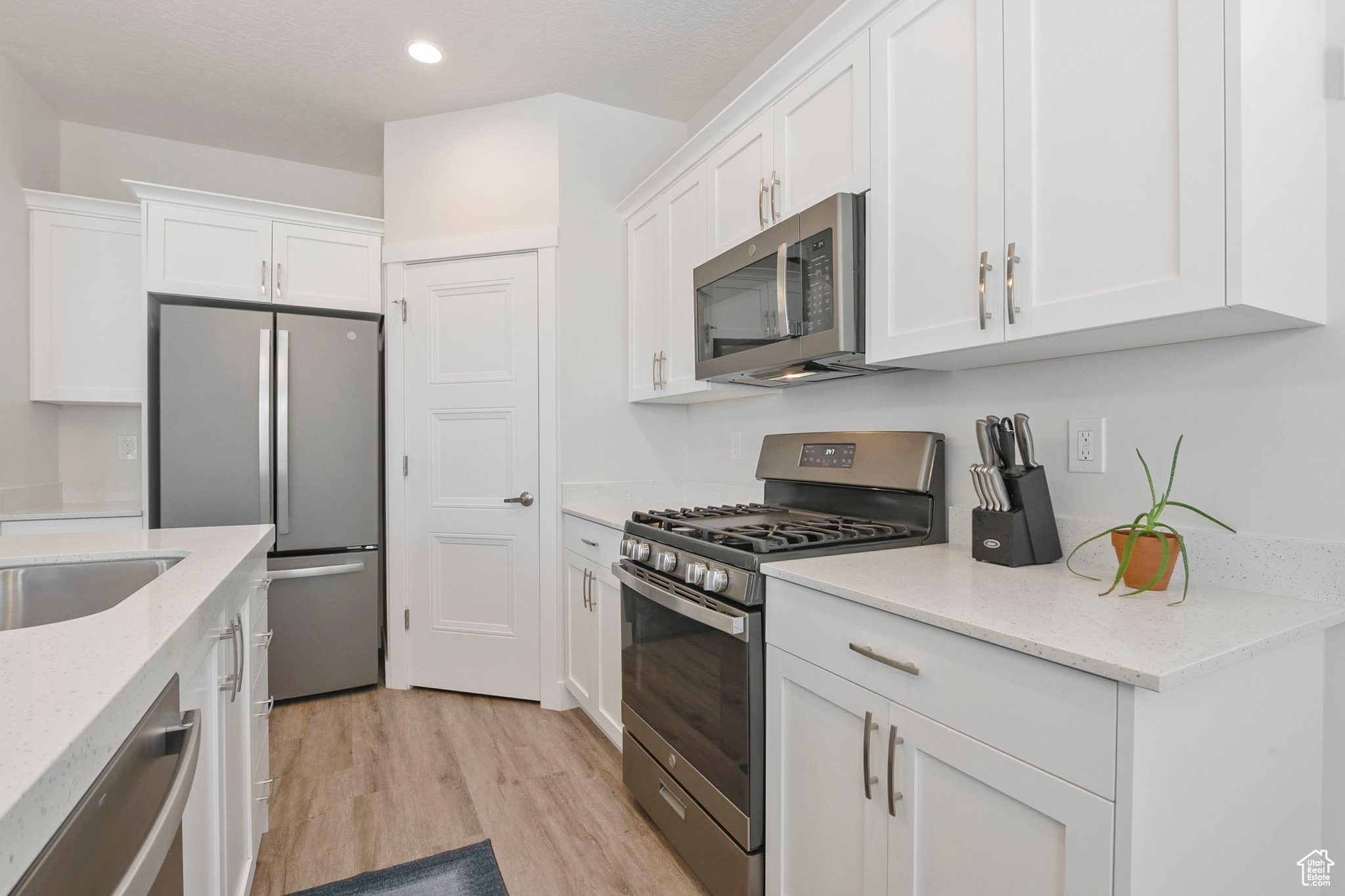 WEYBURN POINTE - Residential