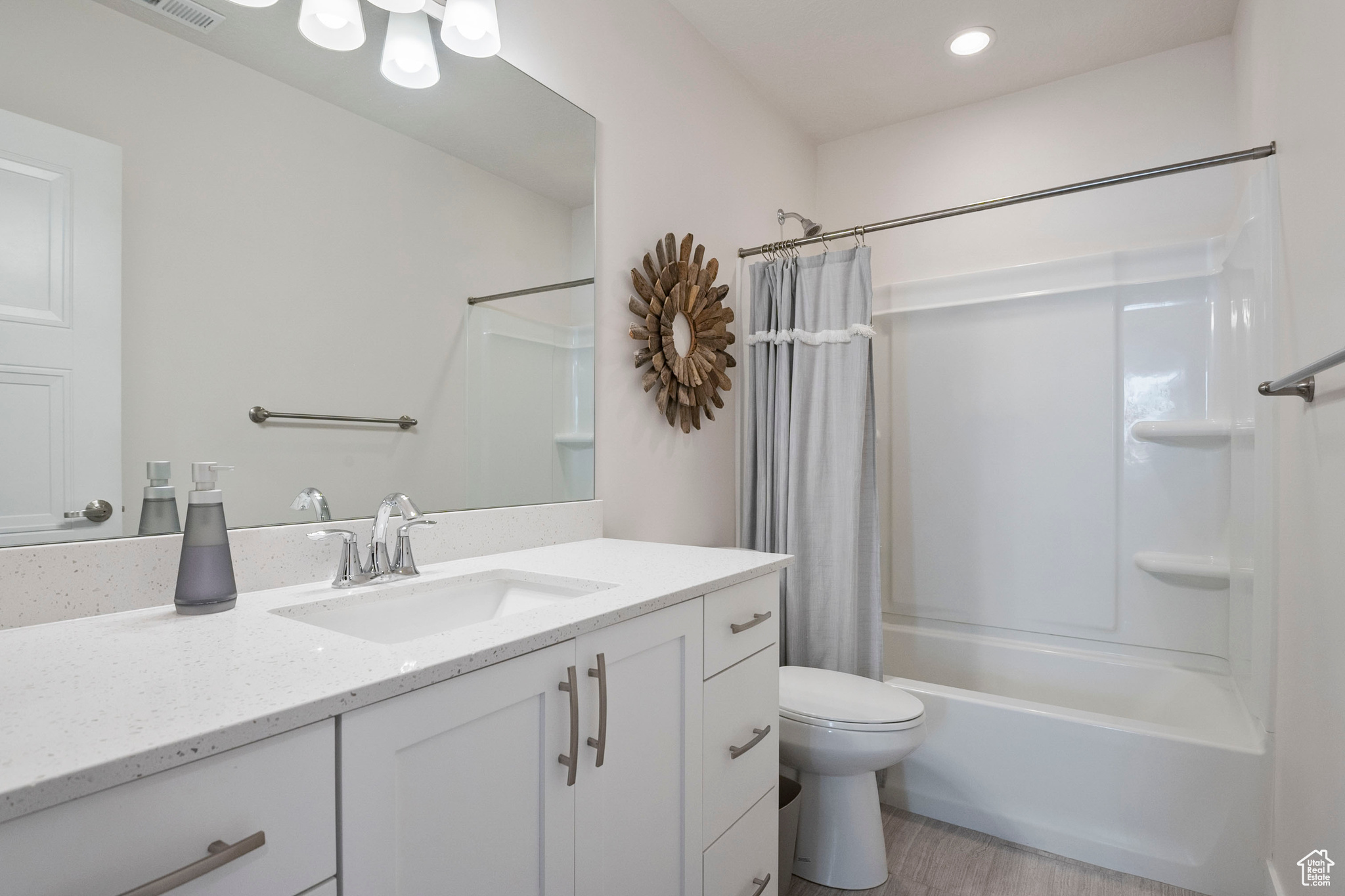 WEYBURN POINTE - Residential