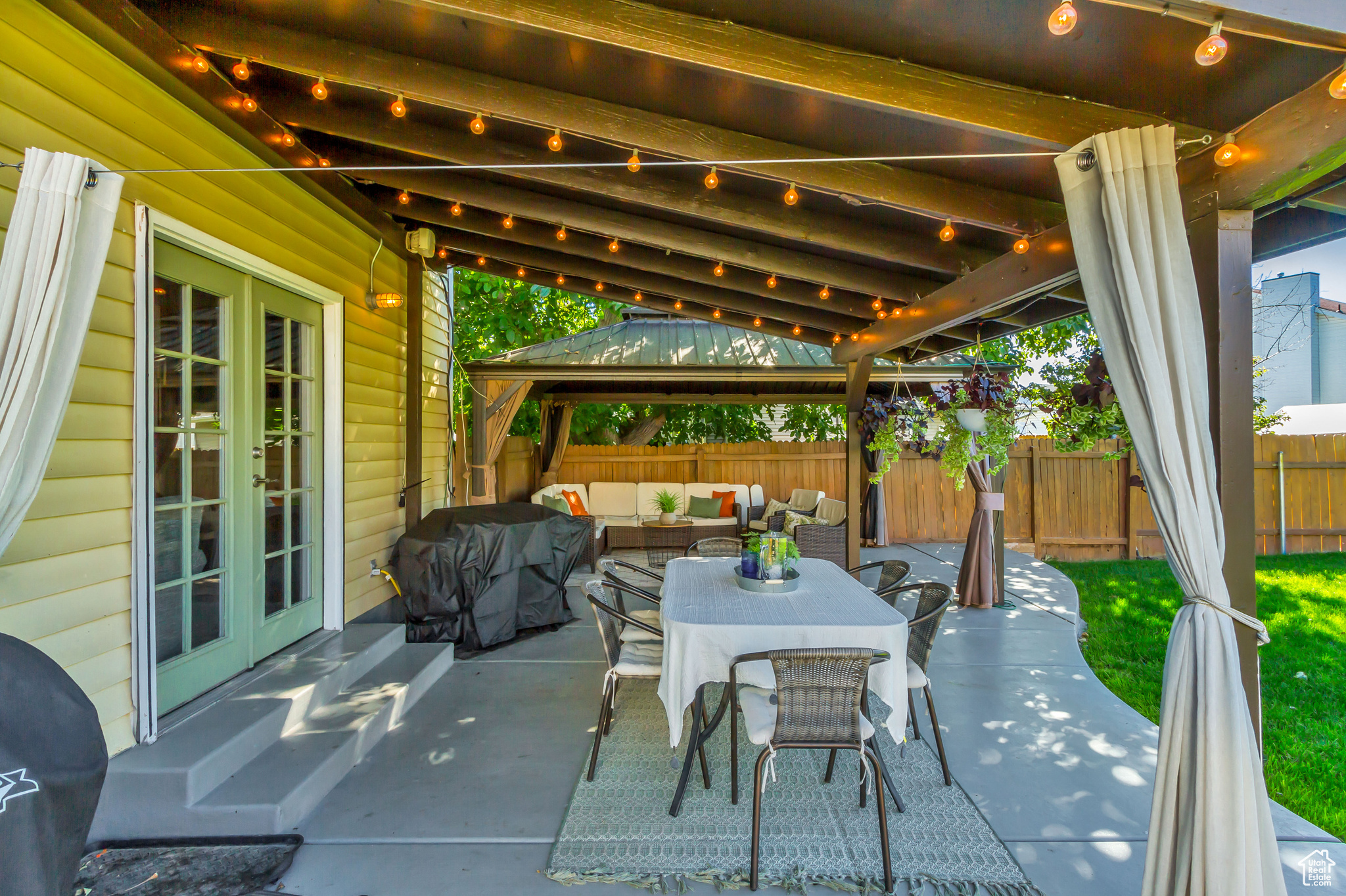 CREEKWOOD - Residential