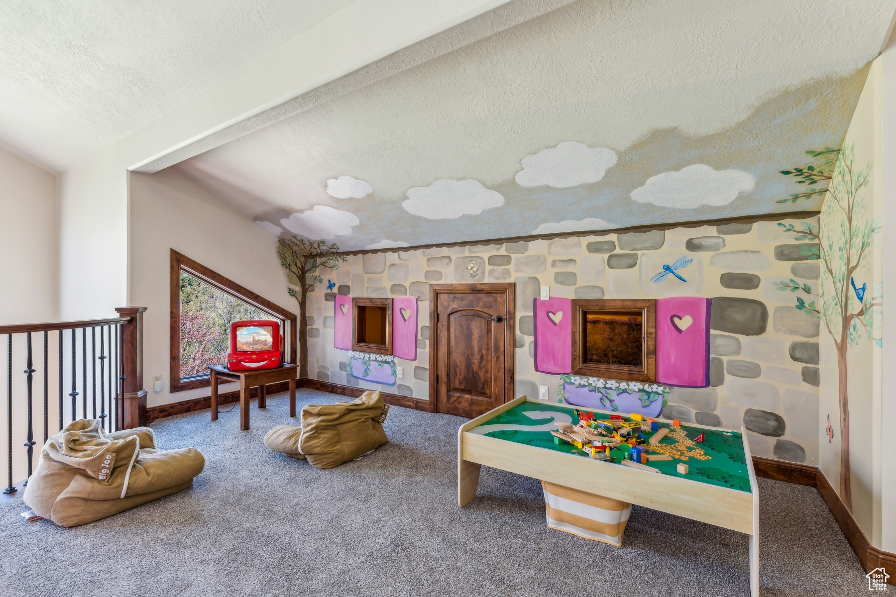 Park City, Utah 84098, United States, 5 Bedrooms Bedrooms, ,4 BathroomsBathrooms,Residential,Pending,123440