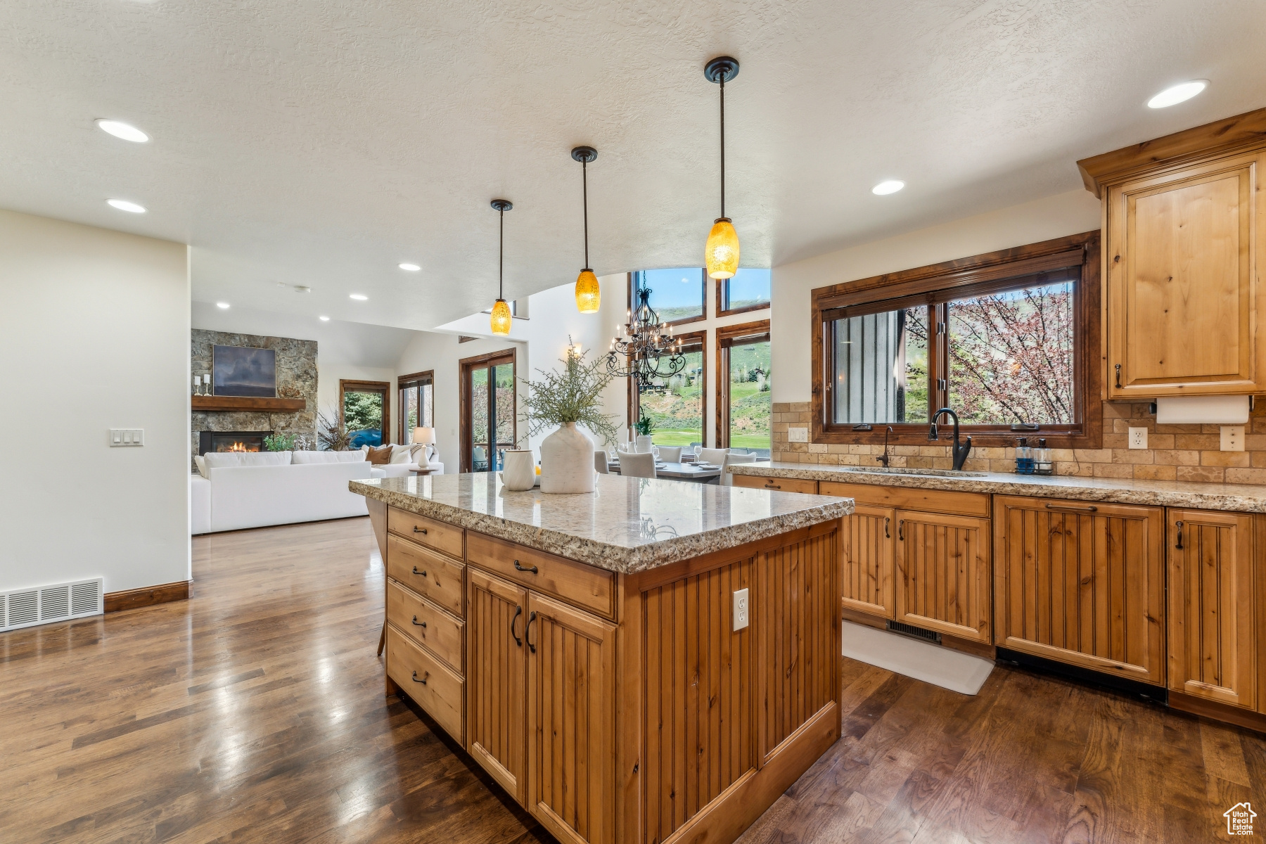 Park City, Utah 84098, United States, 5 Bedrooms Bedrooms, ,4 BathroomsBathrooms,Residential,Pending,123440