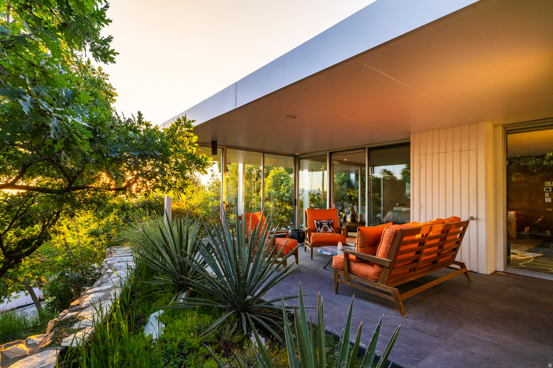 OAK HILLS - Residential