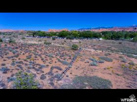 COUNTRY CLUB ESTATES - Land