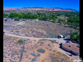 COUNTRY CLUB ESTATES - Land