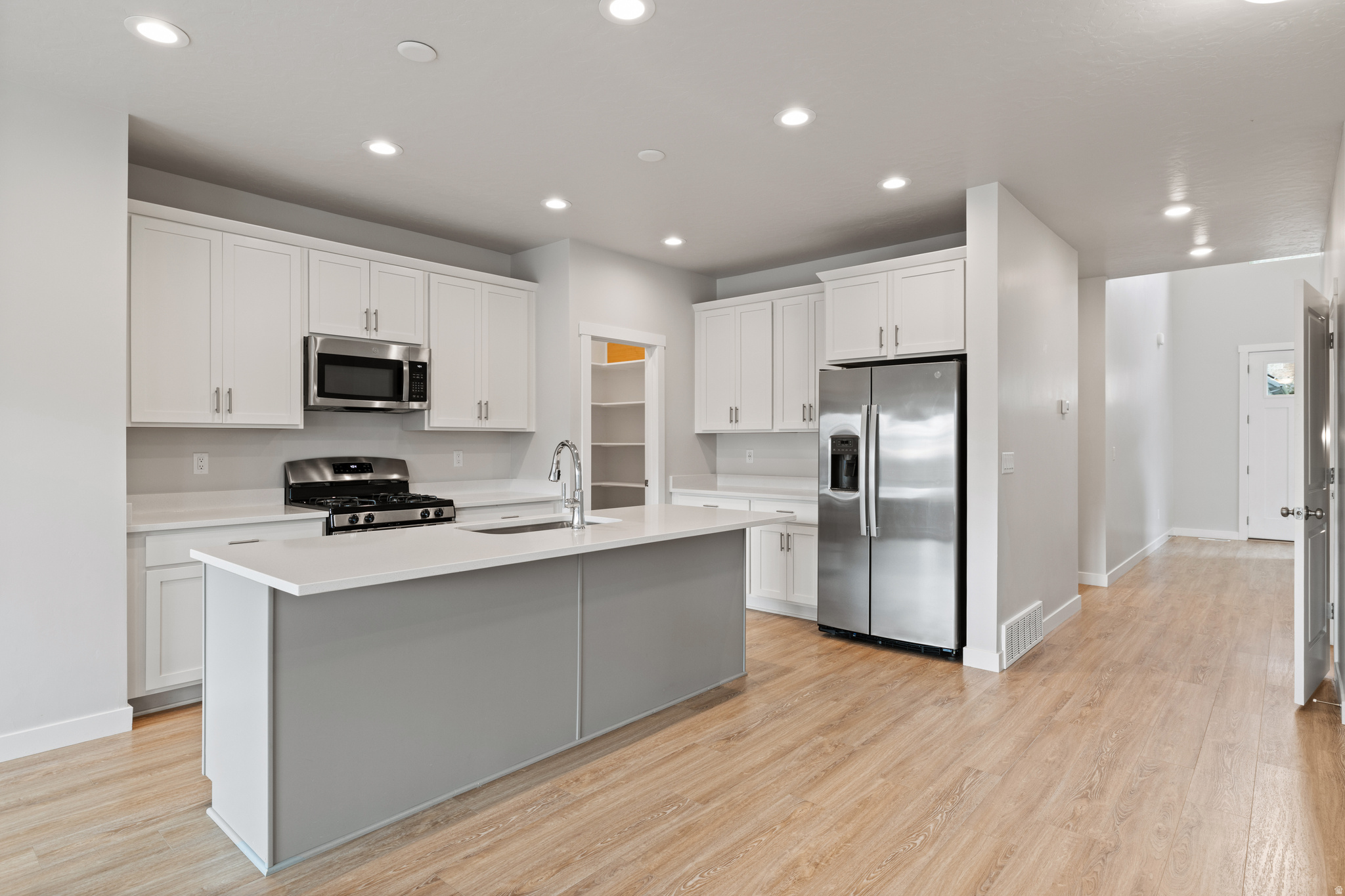 THE ROSE - Residential