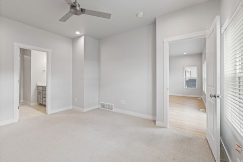 Tiny photo for 921 N EVELYN ST, Farmington, UT 84025 (MLS # 2139715)