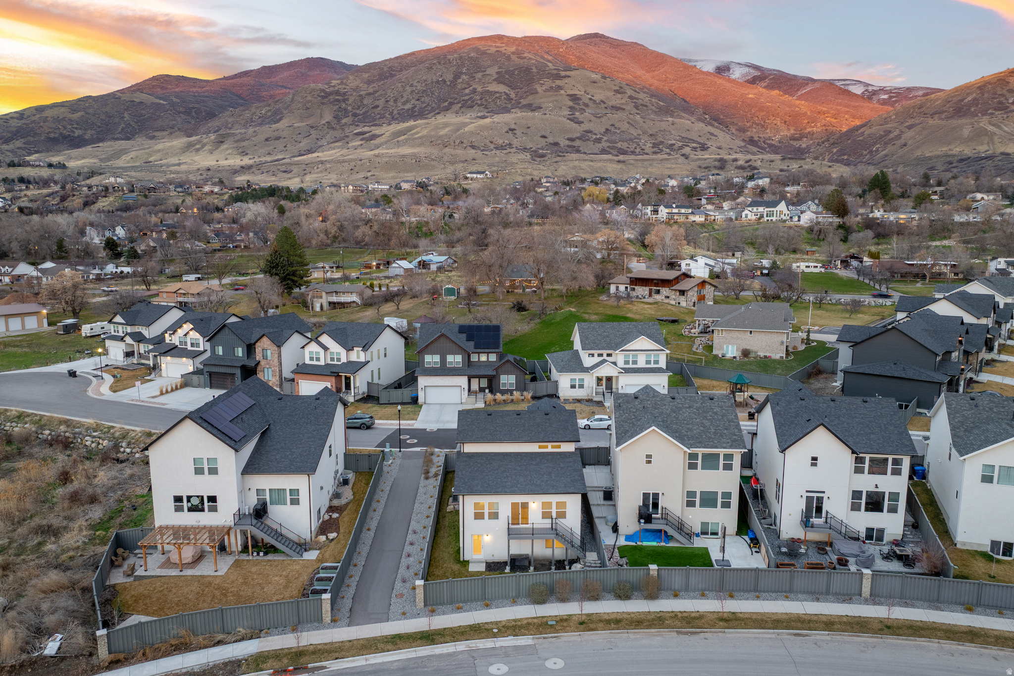 THE ROSE - Residential